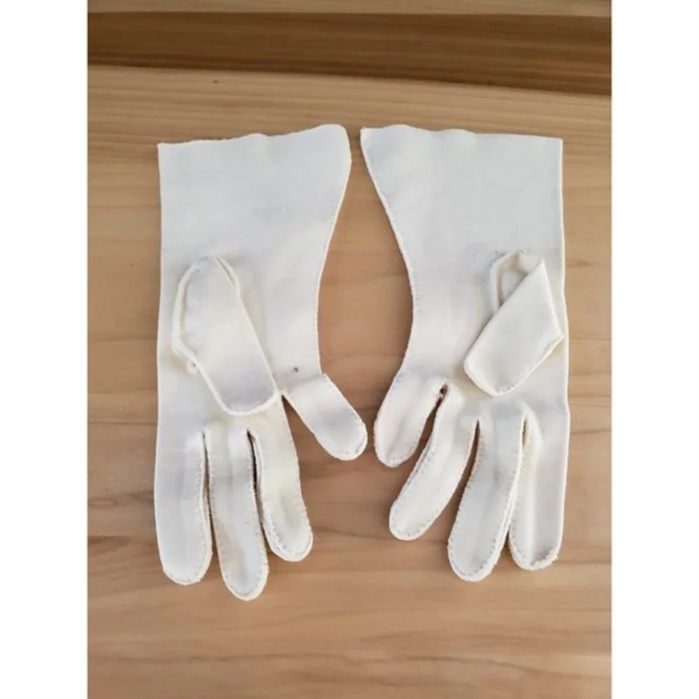 Vintage these gloves